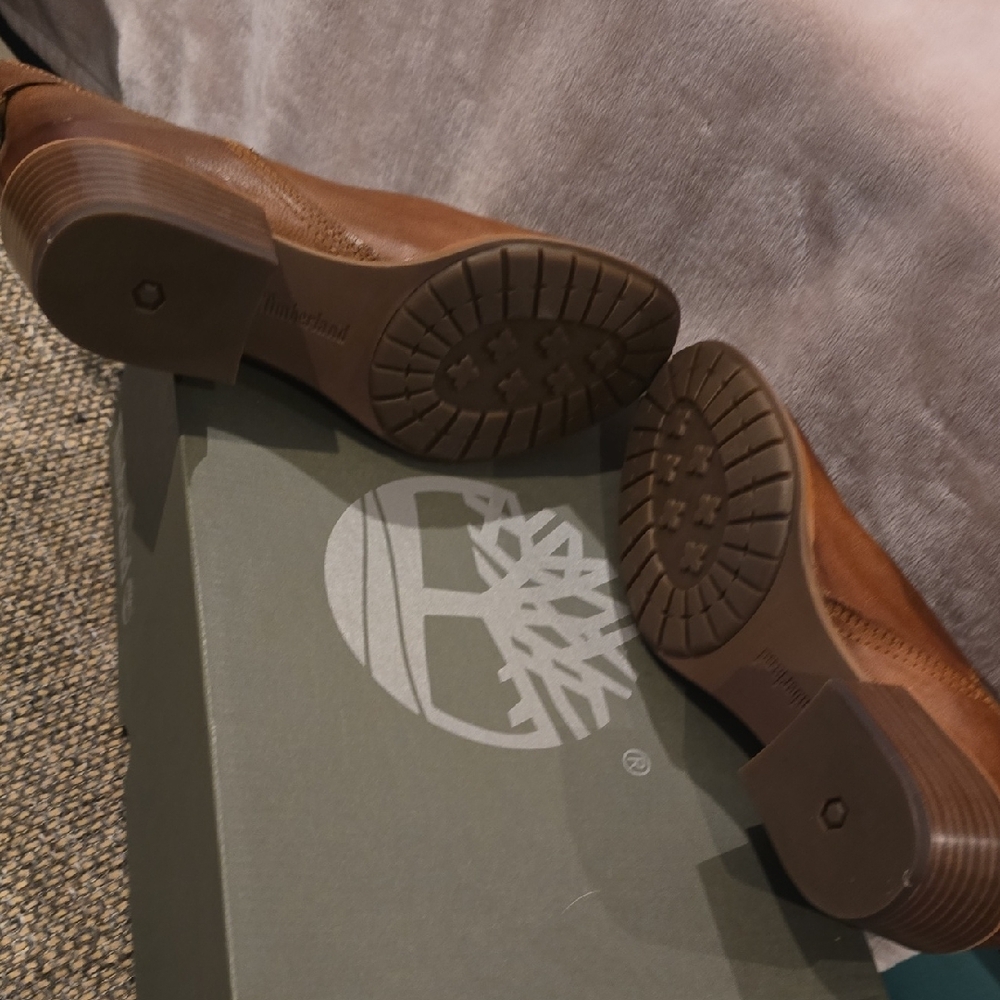 Timberland Women's Tan Leather Ankle Booties - Picture 5 of 9